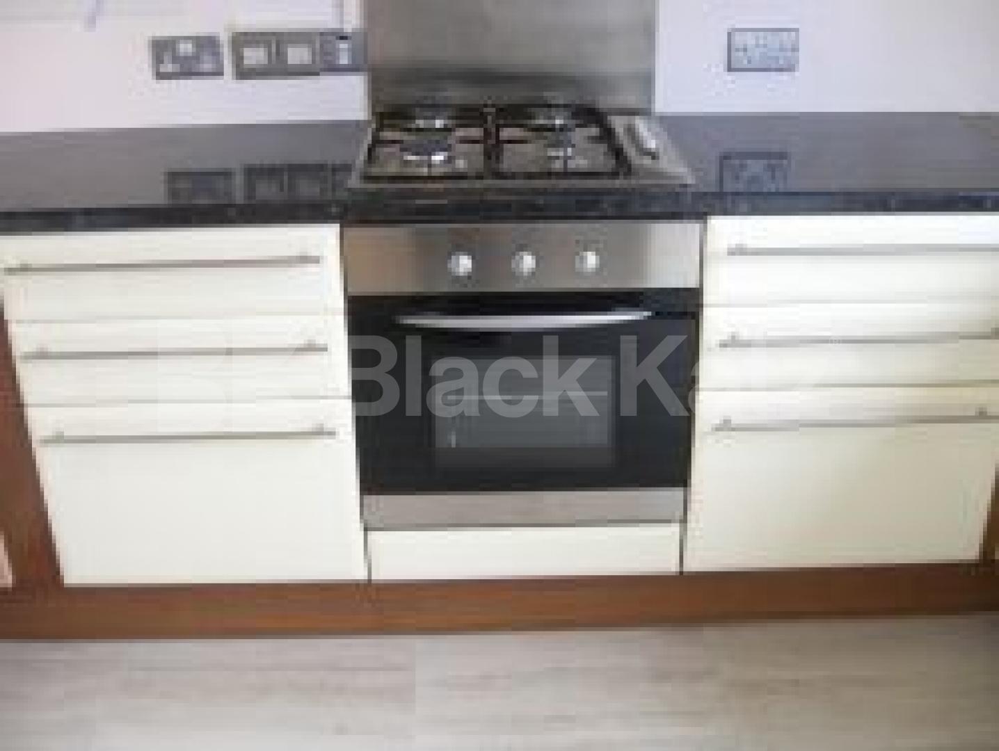 			3 Bedroom, 1 bath, 1 reception Flat			 Willoughby Road, Crouch End borders